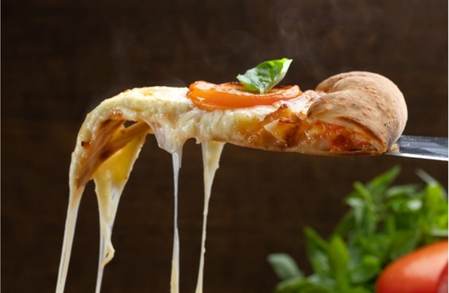 Pizza com queijo em Palmas